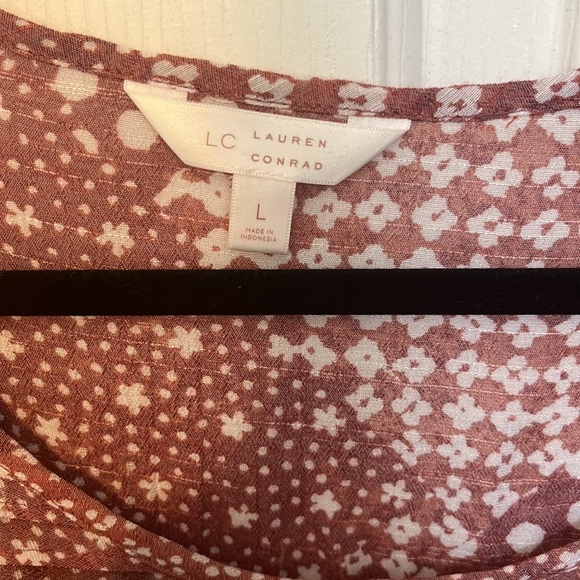LC Lauren Conrad. Size large. Quarter sleeve flowy top. - Picture 2 of 3